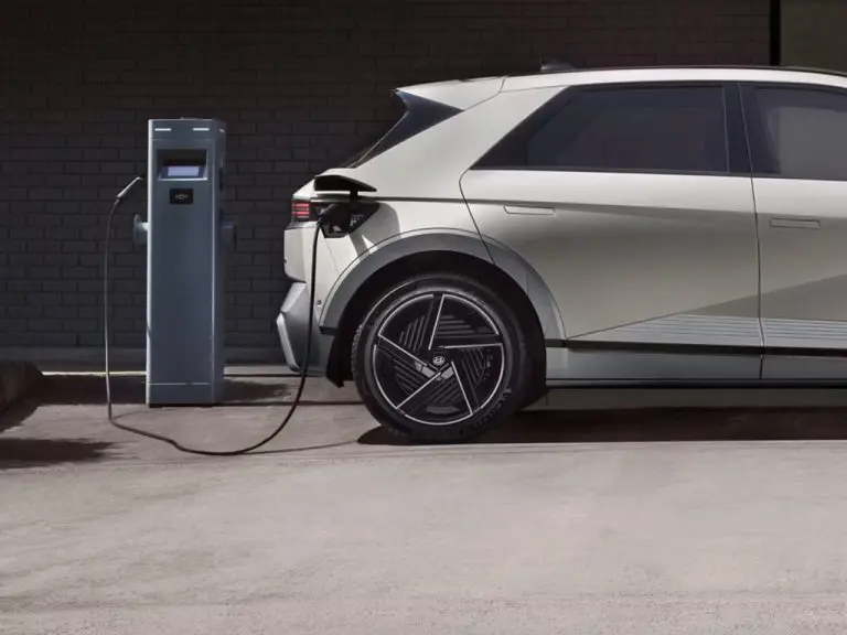 Hyödynnä 800 voltin laturit